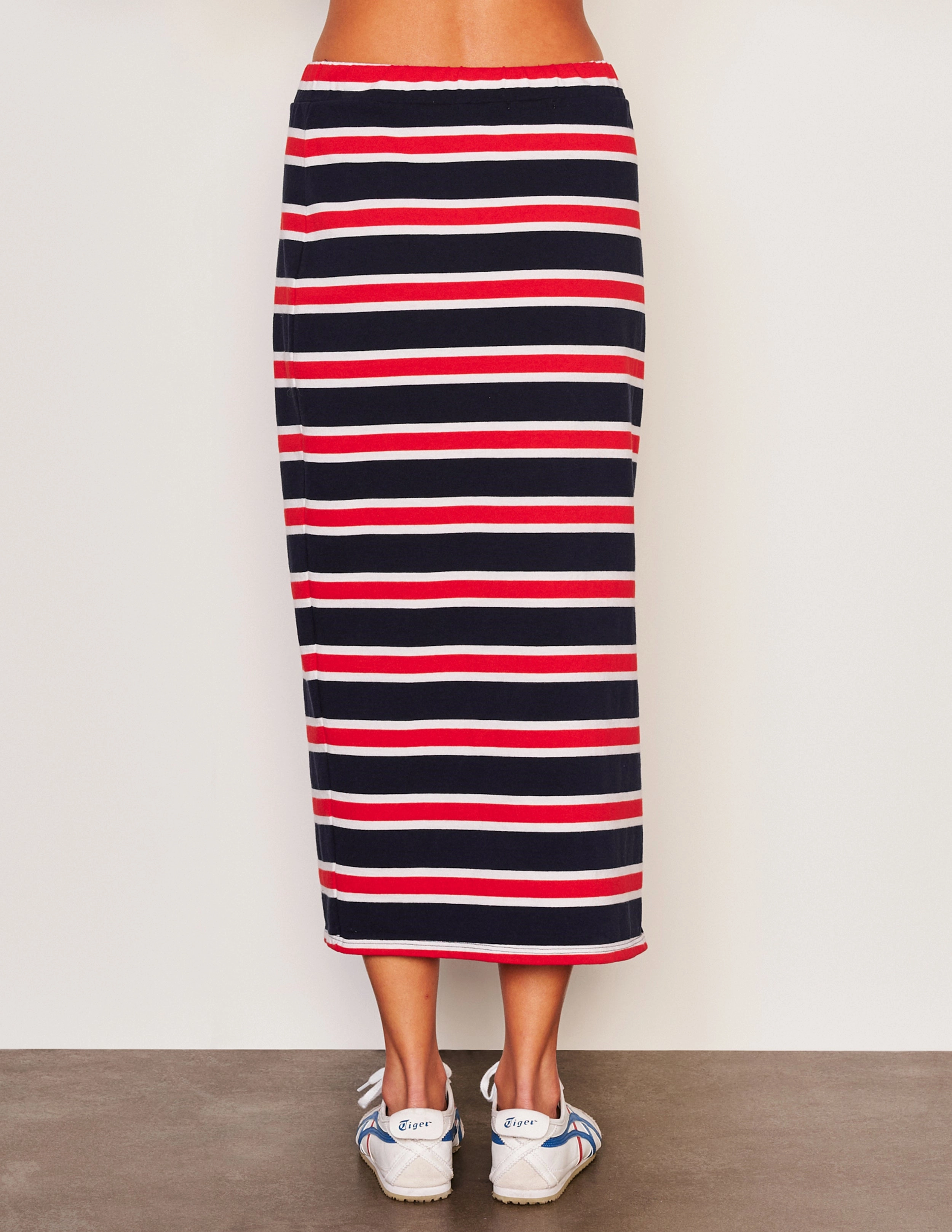 Sundry Midi Side Slit Skirt in Flare Red